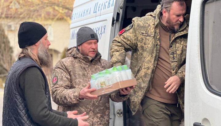 «Миссия милосердия» УПЦ в Херсоне. Фото: Telegram-канал «Церква допомагає»