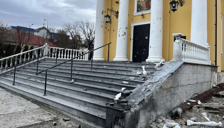 Поврежденный обстрелом Успенский собор Херсона. Фото: сайт епархии