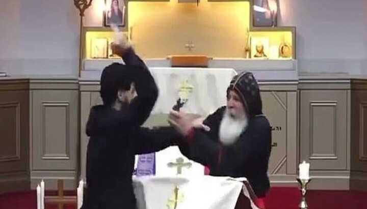 В Сиднее священник получил ножевые ранения во время службы Фото: скриншот видео