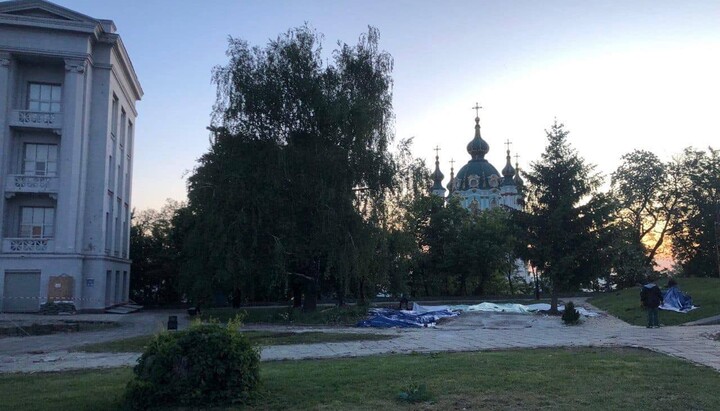 На этом месте стоял Десятинный храм. Фото: УПЦ