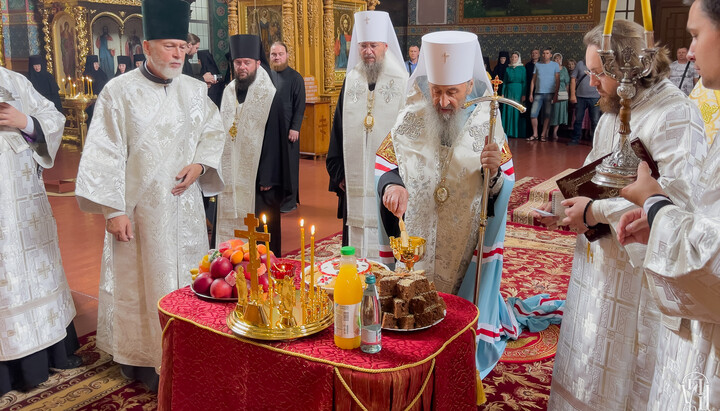 Блаженніший Митрополит Онуфрій очолює заупокійне богослужіння в день 10-ї річниці смерті Блаженнішого Митрополита Володимира. Фото: news.church.ua