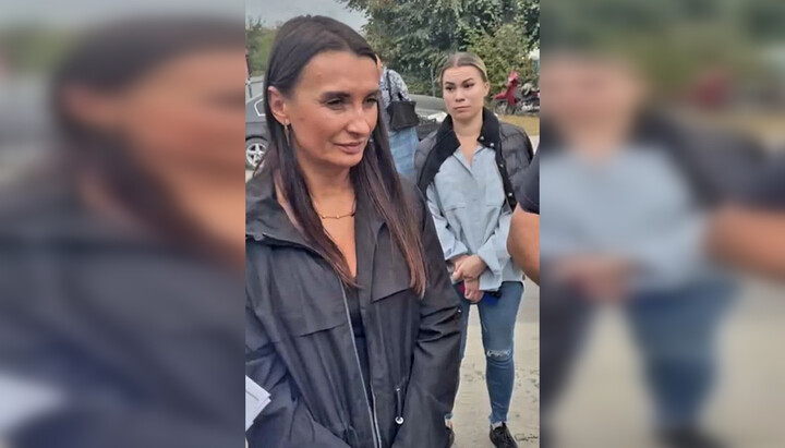 Депутат Юлія Вусенко та держреєстратор Волинської ОДА Ельвіра Захарченко прийшли з перевіркою до храму. Фото: СПЖ