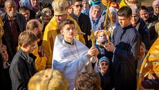 В Черкассах иерарх УПЦ рукоположил священника и поддержал верующих