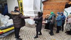 В Киеве 100 семей переселенцев получили продукты от Социального отдела УПЦ