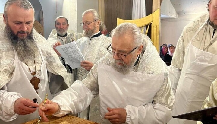У селищі Погребище Вінницької області освятили престол