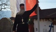У Боснії порушили справу на клірика, який повернув хрести на могили