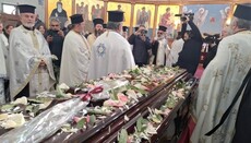 В Албанії тисячі вірян зустрічають тіло спочилого Архиєпископа Анастасія