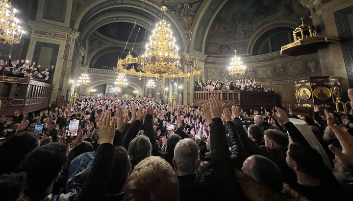Голосування в кафедральному соборі УПЦ у Чернівцях. Фото: пресслужба єпархії