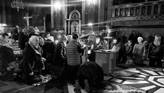 Віряни вже 7 днів захищають кафедральний собор Чернівців від захоплення