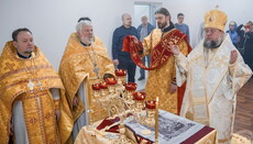 У храмі УПЦ на честь преп. Анатолія Печерського відслужили першу Літургію