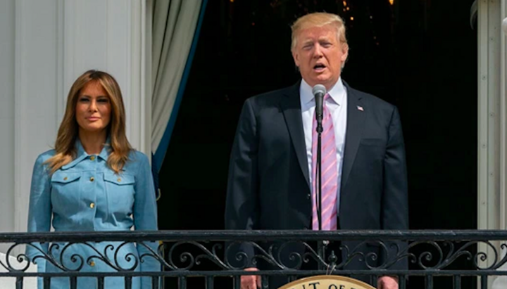 Дональд і Меланія Трамп на балконі Білого дому 22 квітня 2019 року, на 141-й церемонії святкування Великодня у Білому домі. Фото: Андреа Х