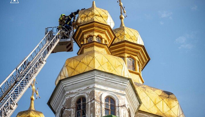 Про хрест, що впав у лаврі