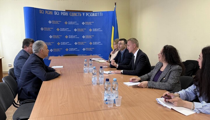 Єленський розповідає комісії Ради Європи про боротьбу з антиісламізмом. Фото: ГЕСС