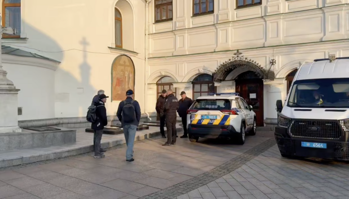 Поліція та заповідник беруть під контроль Ближні та Дальні печери Лаври. Фото: СПЖ