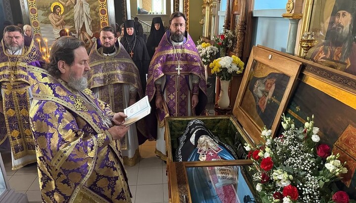 Богослужение в день 18-й годовщины обретения мощей преподобного Варсонофия. Фото: Херсонская епархия