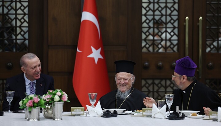 Patriarch Bartholomew attends Muslim Iftar dinner with Erdoğan