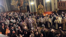 В соборі Чернівців віряни залишаються на ніч, остерігаючись штурму