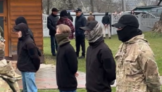 В Дубівцях на Буковині люди в балаклавах захопили храм УПЦ