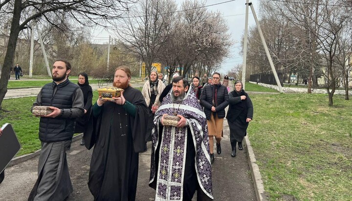 Великопостный крестный ход «С молитвой о мире» в г. Каменское. Фото: Каменская епархия