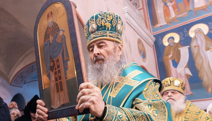 Митрополит Онуфрій з іконою святого Филарета Зверинецького. Фото: uoc-news.church