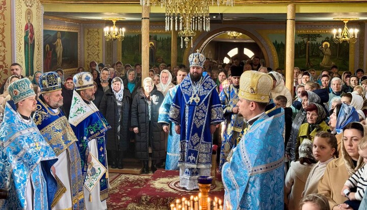 Єпископ Іларій на Літургії в Стройному. Фото: пресслужба Мукачівської єпархії
