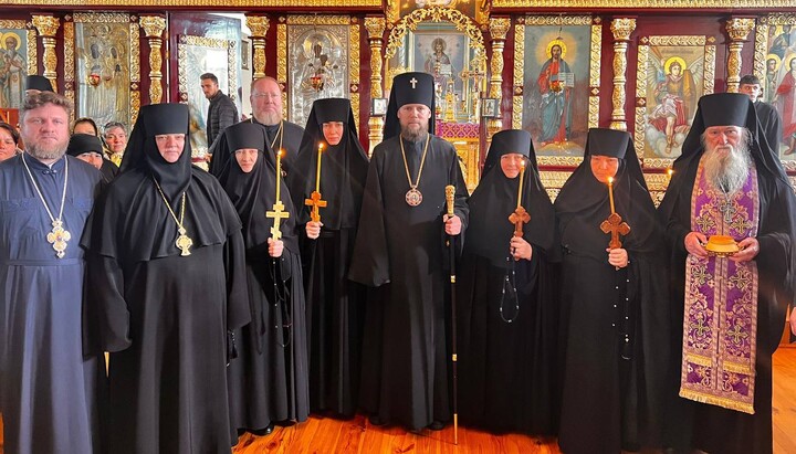 Архієпископ Сергій і черниці монастиря Різдва Богородиці. Фото: пресслужба Одеської єпархії