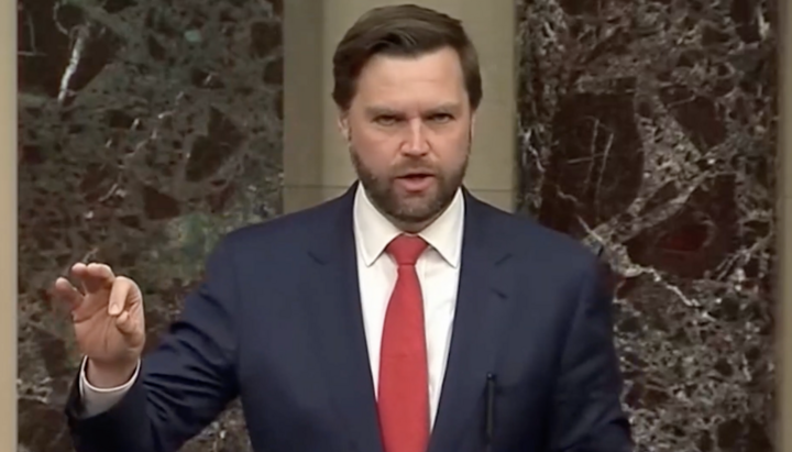 Віце-президент Джей Ді Ванс під час промови в Сенаті, де він розкритикував переслідування УПЦ. Фото: сторінка X Вэнса