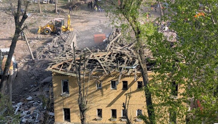 Один из разрушенных домов в Киеве. Фото: Громадське