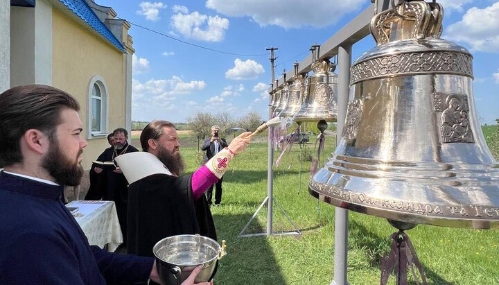 Освячення дзвонів для храму на честь ікони Божої Матері «Нечаянна Радість» м. Каменське. Фото: Каменська єпархія