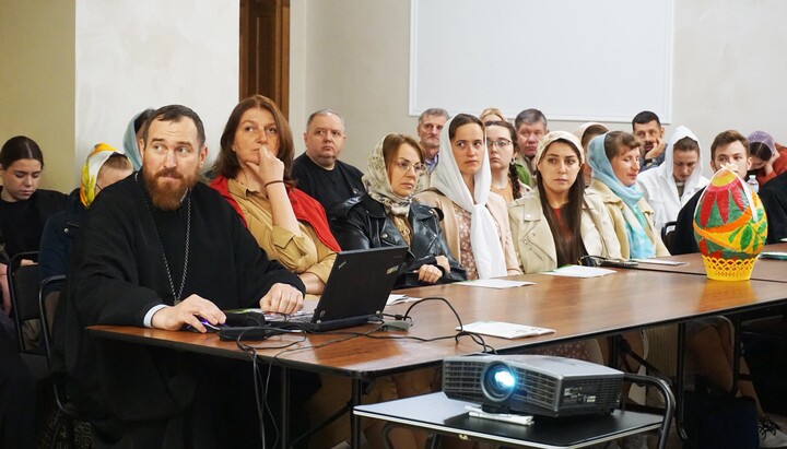 Освітня конференція у храмовому комплексі «Скоропослушниця». Фото: Косма