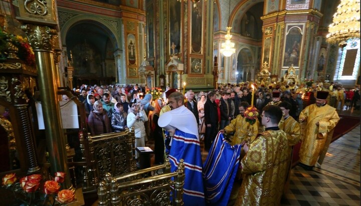 Festive Divine Liturgy at the UOC's Annunciation Cathedral in Kharkiv. Photo: Kharkiv diocesan press service