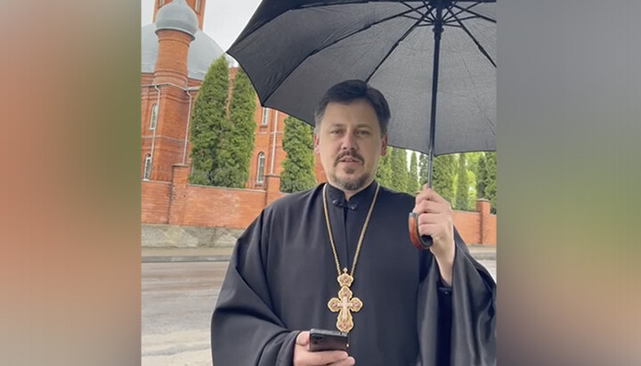 Священник про штурм у Красилові: Поки одні воюють, інші захоплюють храми