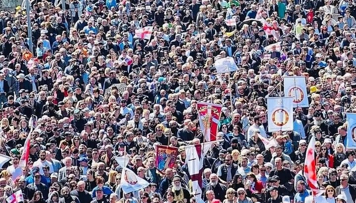 Шествие в День святости семьи в Тбилиси 17 мая 2025г. Фото: Фейсбук მართლმადიდებლური გვერდი