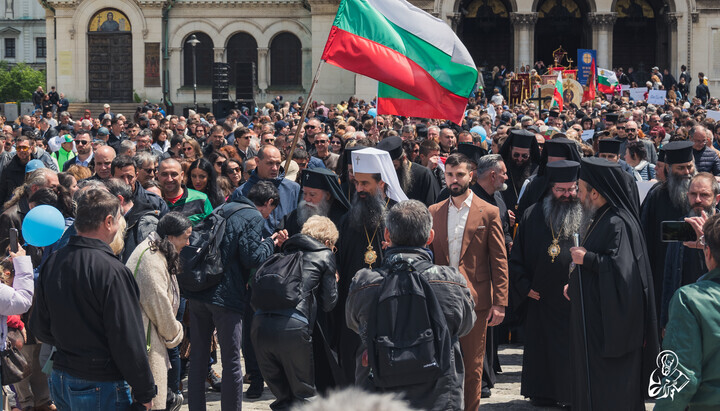 В Софії пройшла багатотисячна хода на підтримку предмета «Чесноти і релігії». Фото: СПЖ в Болгарії