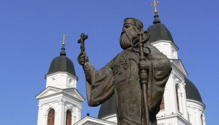Свято-Духівський кафедральний собор УПЦ в Чернівцях. Фото: travels.in.ua