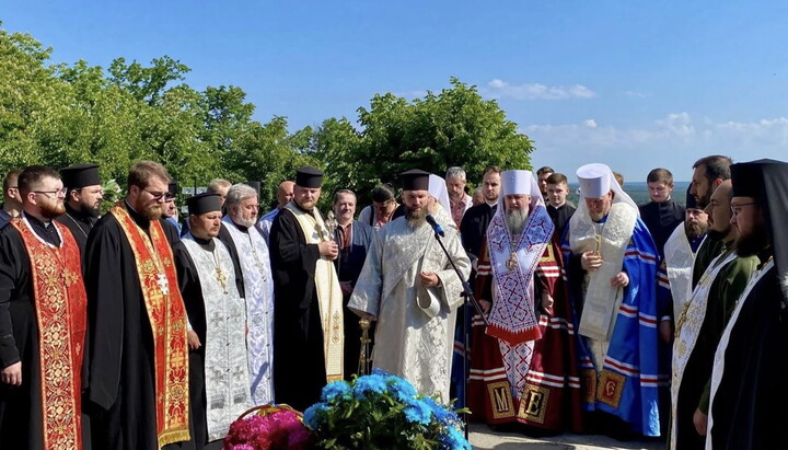 Представники ПЦУ та УГКЦ на панахиді в Каневі. Фото: ugcc.ua