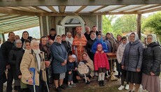 В Старых Бросковцах община после захвата служит под открытым небом