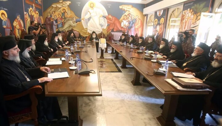 Синод Кіпрської Церкви, на якому низложили митрополита Пафоського. Фото: philenews