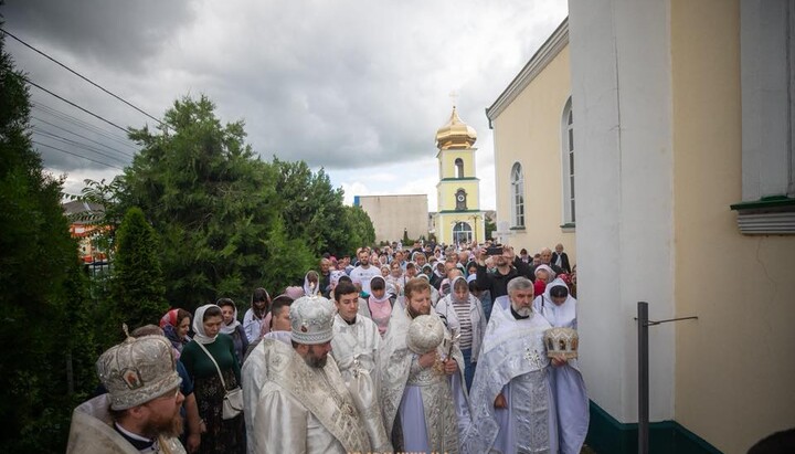Хресний хід навколо Вознесенського собору УПЦ Вознесенська. Фото: Хмельницька єпархія