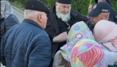 У Заболотті «священник» ПЦУ ногою вдарив парафіянку
