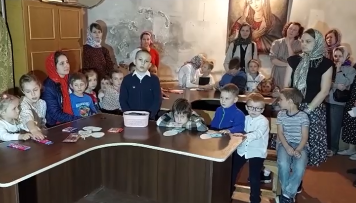 Дети, изгнанные из кафедрального Михайловского собора в Черкассах. Фото: скриншот видео Черкасской епархии