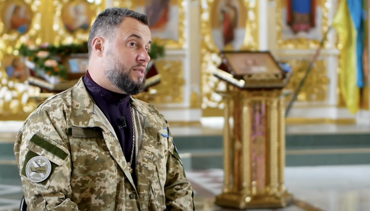 Капеллан Р. Грищук постоянно находится на Буковине. Фото: Суспільне
