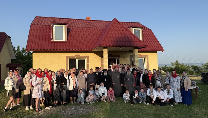 Верующие на праздновании дня памяти великомученика Иоанна Сочавского, в селе Спасская. Фото: Верные Черновицко-Буковинской епархии УПЦ