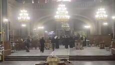 Верующие УПЦ в Черновцах выгнали рейдеров из кафедрального собора