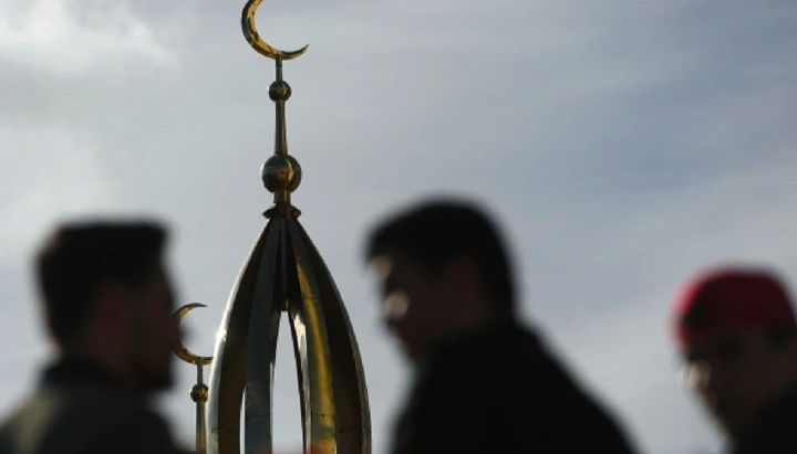 Minaret with crescent. Photo: RIA Novosti