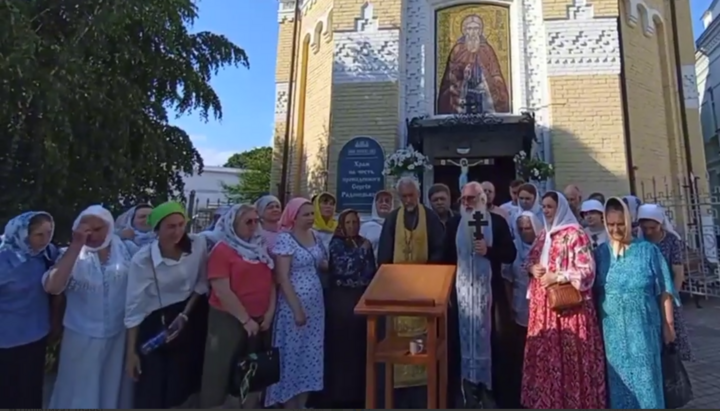 Молитвенное стояние возле Киево-Печерской лавры 7 июля 2025 г. Фото: t.me/save_Lavra
