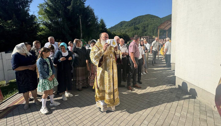 У храмі села Плаюц Хустської єпархії УПЦ освятили престол