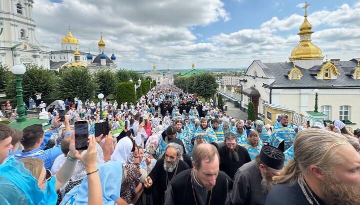 Крестный ход в день празднования Почаевской иконы. Фото: Хмельницкая епархия