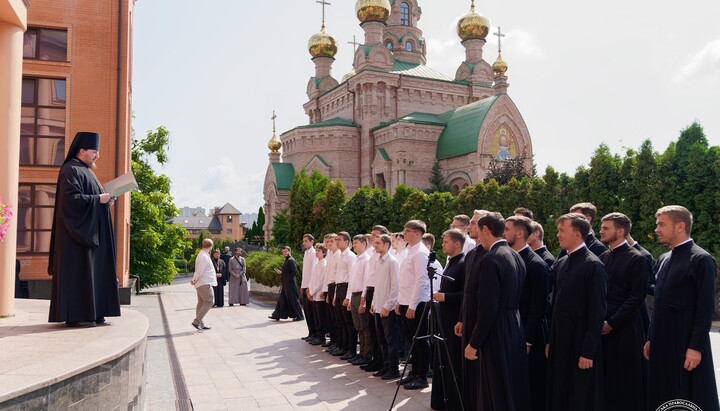 Нові студенти Київських духовних шкіл. Фото: КДАіС