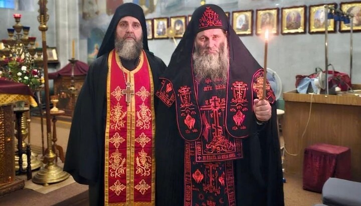 Намісник Миколаївського монастиря м. Шаргород архімандрит Паїсій та ієросхимонах Іов. Фото: Могилів-Подільська єпархія